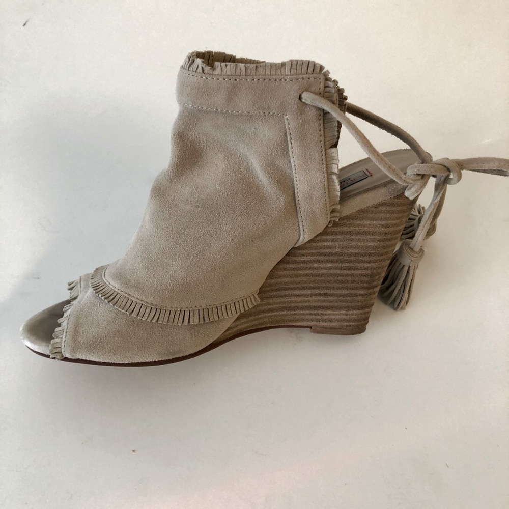 Chinese Laundry suede heels with tassel ties Sz 7